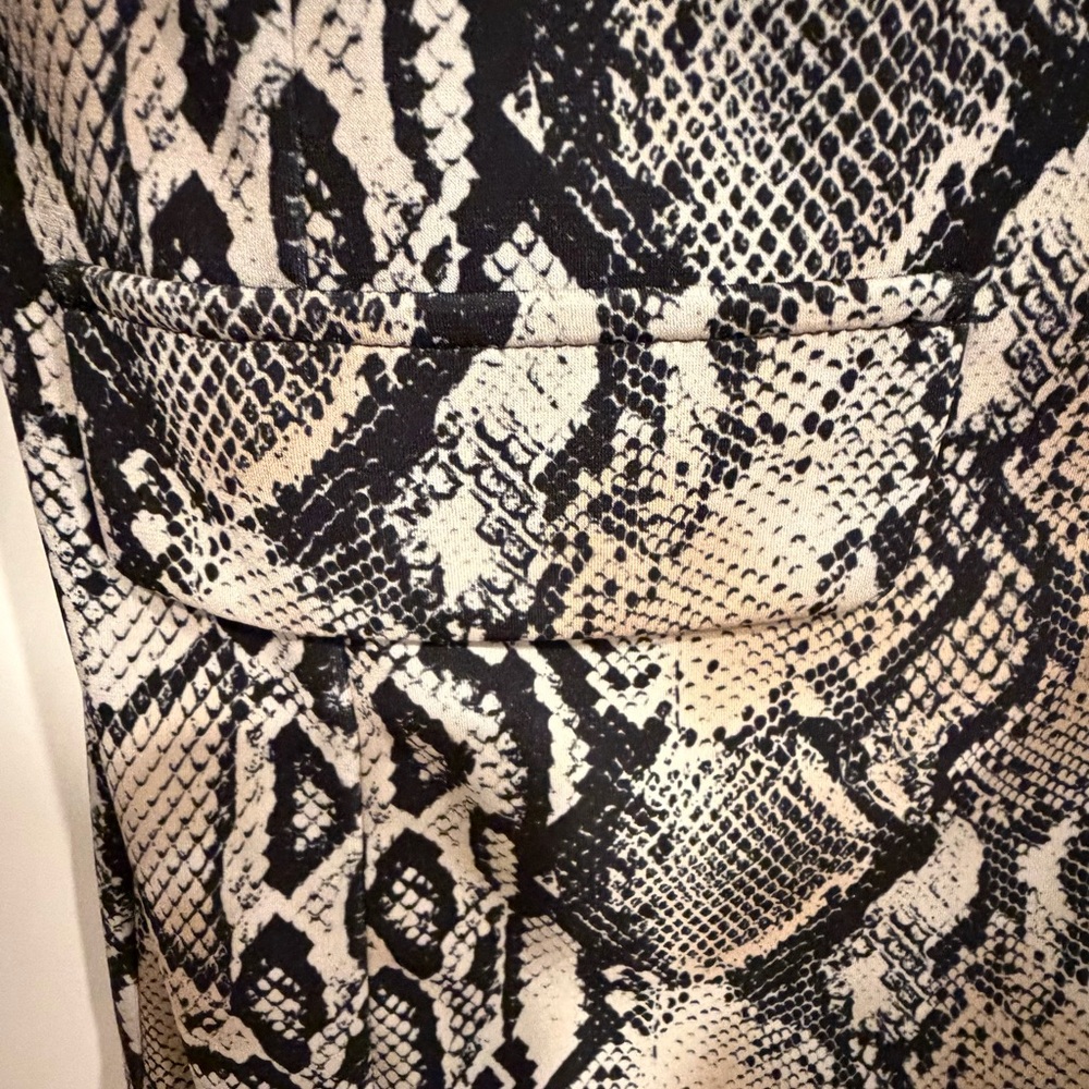 Joseph Ribkoff Snake Pattern Blazer WORN ONCE - Picture 7 of 8